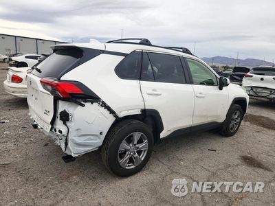 Trzecie zdjęcie samochodu z tyłu: 2025 TOYOTA RAV4 HYBRID XLE VIN:JTMRWRFV5SD317538 - miniatura