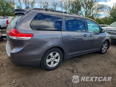 Trzecie zdjęcie samochodu z tyłu: 2014 TOYOTA SIENNA LE VIN:5TDKK3DC4ES459741 - miniatura