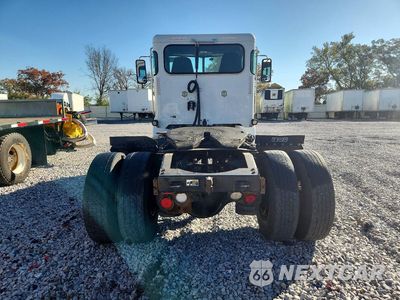 Zdjęcie 6 z 12 samochodu: 2017 PETERBILT 348 SEMI TRUCK VIN:1XP3AJ8X7HD430368 - miniatura