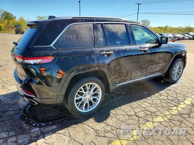 Trzecie zdjęcie samochodu z tyłu: 2022 JEEP GRAND CHEROKEE SUMMIT VIN:1C4RJHEGXN8554079 - miniatura
