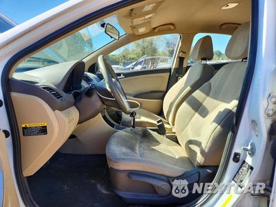 Zdjęcie 7 z 12 samochodu: 2014 HYUNDAI ACCENT GLS VIN:KMHCT4AE1EU639053 - miniatura