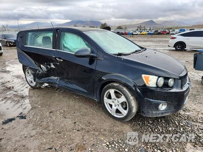 Czwarte zdjęcie samochodu z boku: 2015 CHEVROLET SONIC LTZ VIN:1G1JE6SB0F4110306 - miniatura