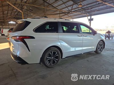 Trzecie zdjęcie samochodu z tyłu: 2025 TOYOTA SIENNA PLATINUM 7-PASSENGER VIN:5TDESKFC4SS162890 - miniatura