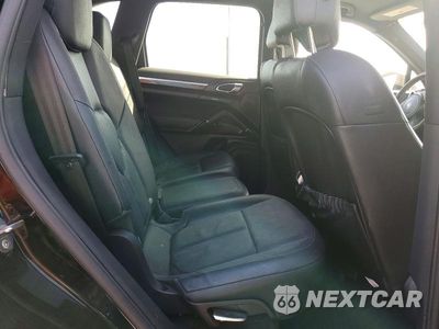 Zdjęcie 10 z 12 samochodu: 2011 PORSCHE CAYENNE VIN:WP1AA2A26BLA02042 - miniatura