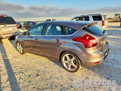 Drugie zdjęcie samochodu z przodu: 2014 FORD FOCUS TITANIUM VIN:1FADP3N22EL381001 - miniatura