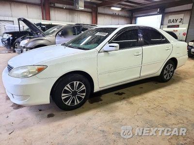 2006 TOYOTA CAMRY LE 4T1BE32K96U672033 - główne zdjęcie licytacji z USA - miniatura