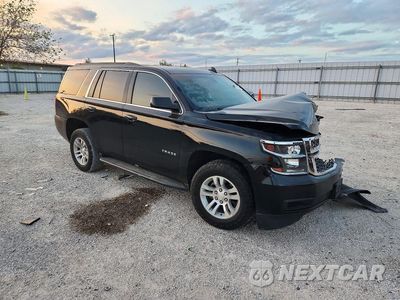 Czwarte zdjęcie samochodu z boku: 2019 CHEVROLET TAHOE C1500 LS VIN:1GNSCAKC7KR142316 - miniatura