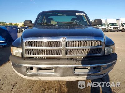 Piąte zdjęcie samochodu w środku: 2002 DODGE RAM 2500 VIN:3B7KC23Z02M271131 - miniatura