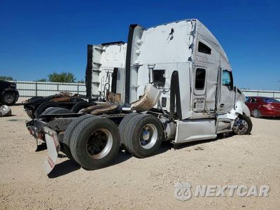 Trzecie zdjęcie samochodu z tyłu: 2022 KENWORTH T680 SEMI TRUCK VIN:1XKYD49X5NJ107422 - miniatura