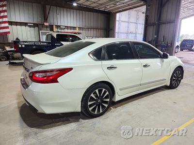 Trzecie zdjęcie samochodu z tyłu: 2017 NISSAN ALTIMA 2.5 SL VIN:1N4AL3AP3HC491723 - miniatura