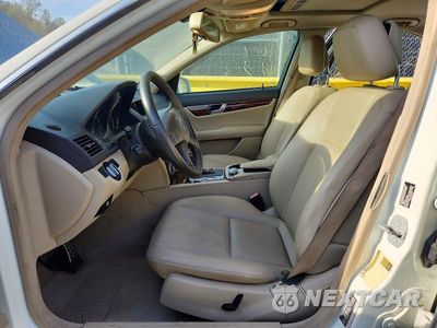 Zdjęcie 7 z 12 samochodu: 2010 MERCEDES-BENZ C 300 VIN:WDDGF5EB7AR126217 - miniatura