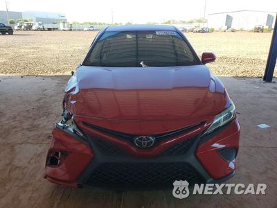 Piąte zdjęcie samochodu w środku: 2020 TOYOTA CAMRY SE VIN:4T1G11AK1LU376815 - miniatura