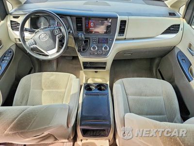 Zdjęcie 8 z 14 samochodu: 2017 TOYOTA SIENNA LE VIN:5TDKZ3DC3HS869057 - miniatura