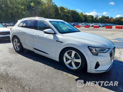 Czwarte zdjęcie samochodu z boku: 2019 AUDI E-TRON PREMIUM PLUS VIN:WA1LAAGEXKB022879 - miniatura