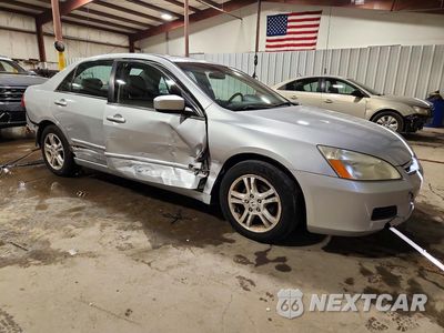 Czwarte zdjęcie samochodu z boku: 2007 HONDA ACCORD EX VIN:1HGCM56817A211788 - miniatura