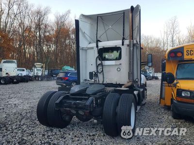 Piąte zdjęcie samochodu w środku: 2020 KENWORTH T680 SEMI TRUCK VIN:1XKYA48X8LJ393158 - miniatura