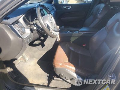 Zdjęcie 7 z 13 samochodu: 2018 VOLVO XC60 T6 VIN:LYVA22RK6JB106004 - miniatura