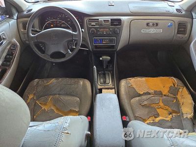 Zdjęcie 8 z 12 samochodu: 2001 HONDA ACCORD EX VIN:1HGCG16571A011561 - miniatura
