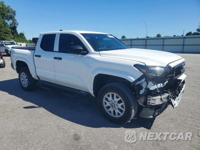 Czwarte zdjęcie samochodu z boku: 2026 TOYOTA TACOMA SR VIN:3TYKD5HNXTT050422 - miniatura