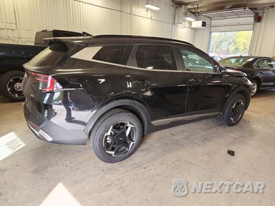 Trzecie zdjęcie samochodu z tyłu: 2026 KIA SPORTAGE HYBRID EX VIN:KNDPVDDG4T7319427 - miniatura