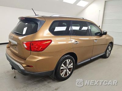 Trzecie zdjęcie samochodu z tyłu: 2017 NISSAN PATHFINDER S VIN:5N1DR2MN1HC612755 - miniatura