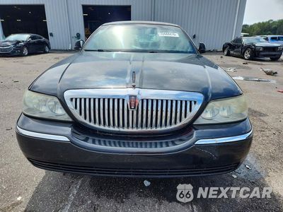 Piąte zdjęcie samochodu w środku: 2004 LINCOLN TOWN CAR EXECUTIVE VIN:1LNHM81W44Y645195 - miniatura