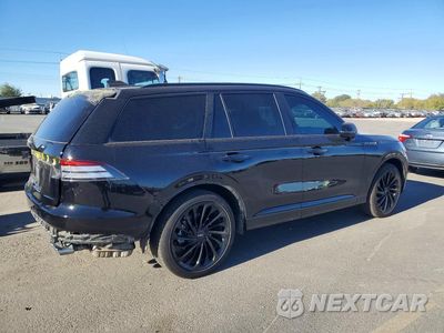Trzecie zdjęcie samochodu z tyłu: 2025 LINCOLN AVIATOR RESERVE VIN:5LM5J7XC7SGL28062 - miniatura