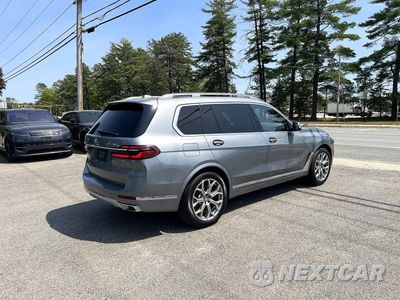 Czwarte zdjęcie samochodu z boku: 2024 BMW X7 XDRIVE40I VIN:5UX23EM00R9S52720 - miniatura