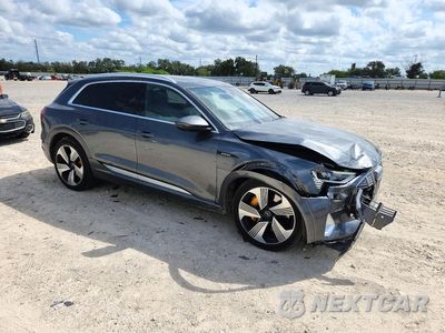 Czwarte zdjęcie samochodu z boku: 2019 AUDI E-TRON PRESTIGE VIN:WA1VAAGE9KB006391 - miniatura