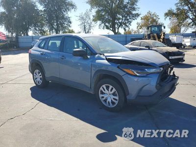 Czwarte zdjęcie samochodu z boku: 2024 TOYOTA COROLLA CROSS L VIN:7MUAAABG0RV095077 - miniatura