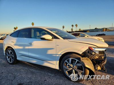 Czwarte zdjęcie samochodu z boku: 2024 AUDI Q4 E-TRON SPORTBACK PREMIUM PLUS VIN:WA13UBFZ5RP066478 - miniatura