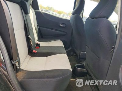 Zdjęcie 10 z 12 samochodu: 2012 TOYOTA YARIS 5-DOOR LE VIN:JTDKTUD37CD514260 - miniatura