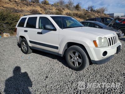 Czwarte zdjęcie samochodu z boku: 2005 JEEP GRAND CHEROKEE LAREDO VIN:1J4GR48KX5C604897 - miniatura