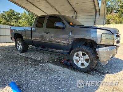 Czwarte zdjęcie samochodu z boku: 2011 CHEVROLET SILVERADO K1500 LT VIN:1GCRKSE39BZ168511 - miniatura