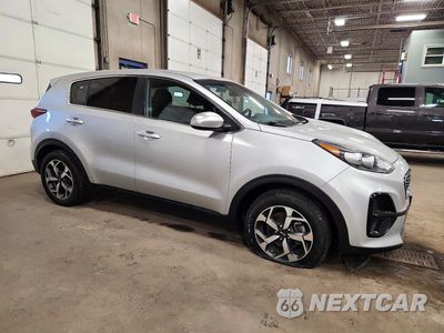 Czwarte zdjęcie samochodu z boku: 2021 KIA SPORTAGE LX VIN:KNDPM3AC4M7918697 - miniatura