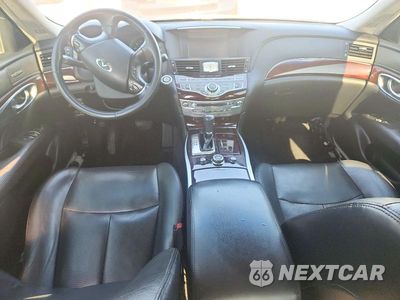 Zdjęcie 8 z 12 samochodu: 2015 INFINITI Q70L 3.7 VIN:JN1BY1PP8FM601266 - miniatura