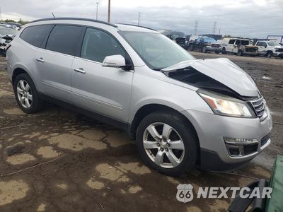 Czwarte zdjęcie samochodu z boku: 2017 CHEVROLET TRAVERSE LT VIN:1GNKRGKD9HJ233833 - miniatura