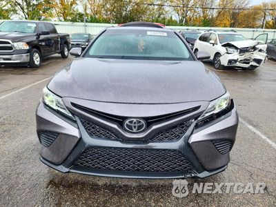 Piąte zdjęcie samochodu w środku: 2018 TOYOTA CAMRY SE VIN:4T1B11HK0JU157759 - miniatura