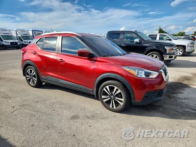 Czwarte zdjęcie samochodu z boku: 2019 NISSAN KICKS SV VIN:3N1CP5CU1KL491062 - miniatura