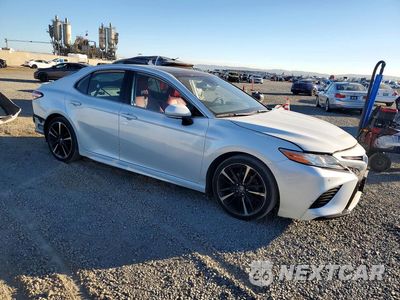 Czwarte zdjęcie samochodu z boku: 2020 TOYOTA CAMRY XSE VIN:4T1K61AK3LU898955 - miniatura
