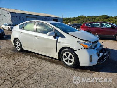 Czwarte zdjęcie samochodu z boku: 2015 TOYOTA PRIUS TWO VIN:JTDKN3DU9F0416422 - miniatura