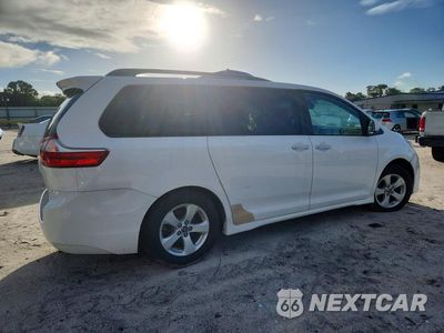 Trzecie zdjęcie samochodu z tyłu: 2019 TOYOTA SIENNA LE VIN:5TDKZ3DC8KS998919 - miniatura
