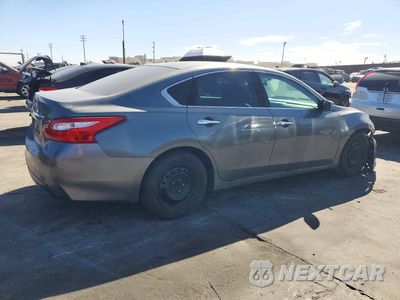 Trzecie zdjęcie samochodu z tyłu: 2016 NISSAN ALTIMA 2.5 S VIN:1N4AL3AP3GC154838 - miniatura
