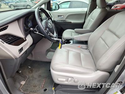 Zdjęcie 7 z 13 samochodu: 2019 TOYOTA SIENNA XLE 8-PASSENGER VIN:5TDYZ3DC2KS983164 - miniatura