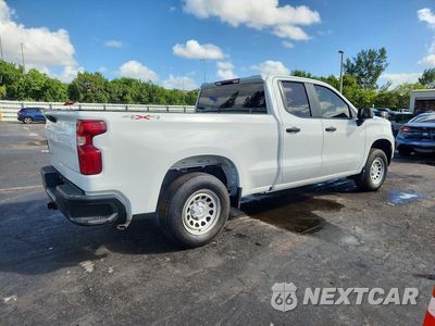 Trzecie zdjęcie samochodu z tyłu: 2022 CHEVROLET SILVERADO K1500 VIN:1GCRDAED0NZ506203 - miniatura