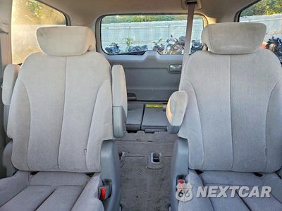 Zdjęcie 10 z 14 samochodu: 2006 KIA SEDONA LX VIN:KNDMB233366045615 - miniatura