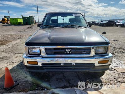Piąte zdjęcie samochodu w środku: 1992 TOYOTA PICKUP DELUXE VIN:JT4VN13D0N5080986 - miniatura