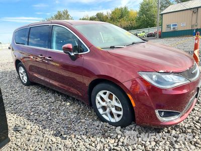 Czwarte zdjęcie samochodu z boku: 2017 CHRYSLER PACIFICA TOURING L VIN:2C4RC1BG7HR782152 - miniatura