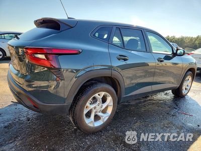 Trzecie zdjęcie samochodu z tyłu: 2025 CHEVROLET TRAX LS VIN:KL77LFEP9SC238099 - miniatura