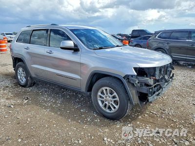 Czwarte zdjęcie samochodu z boku: 2018 JEEP GRAND CHEROKEE LAREDO VIN:1C4RJEAG9JC182309 - miniatura